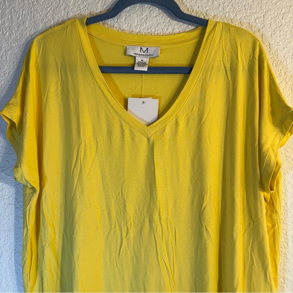 Magaschoni Short Sleeve Oversized T-Shirt‎ Yellow V-neck. Size M NWT